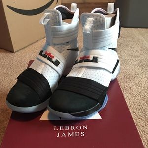 Lebron James Soldier 11.5